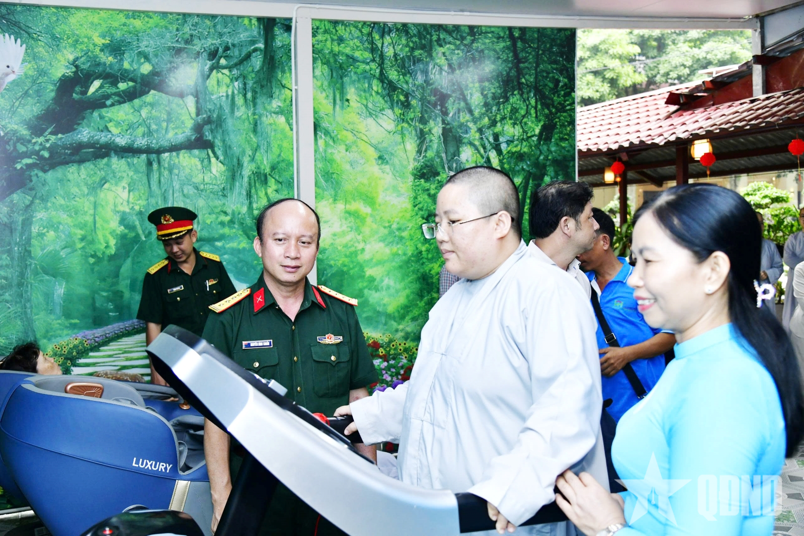 Gắn kết nghĩa tình với đồng bào tôn giáo